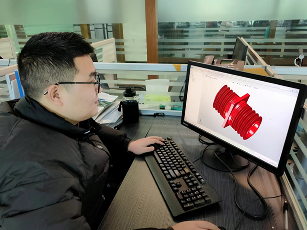 七一电器工程师使用6163银河3D进行设计工作